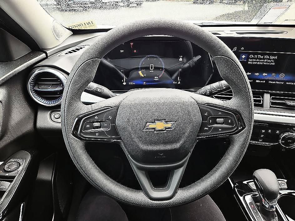 Used 2026 Chevrolet Trax LT FWD image 16