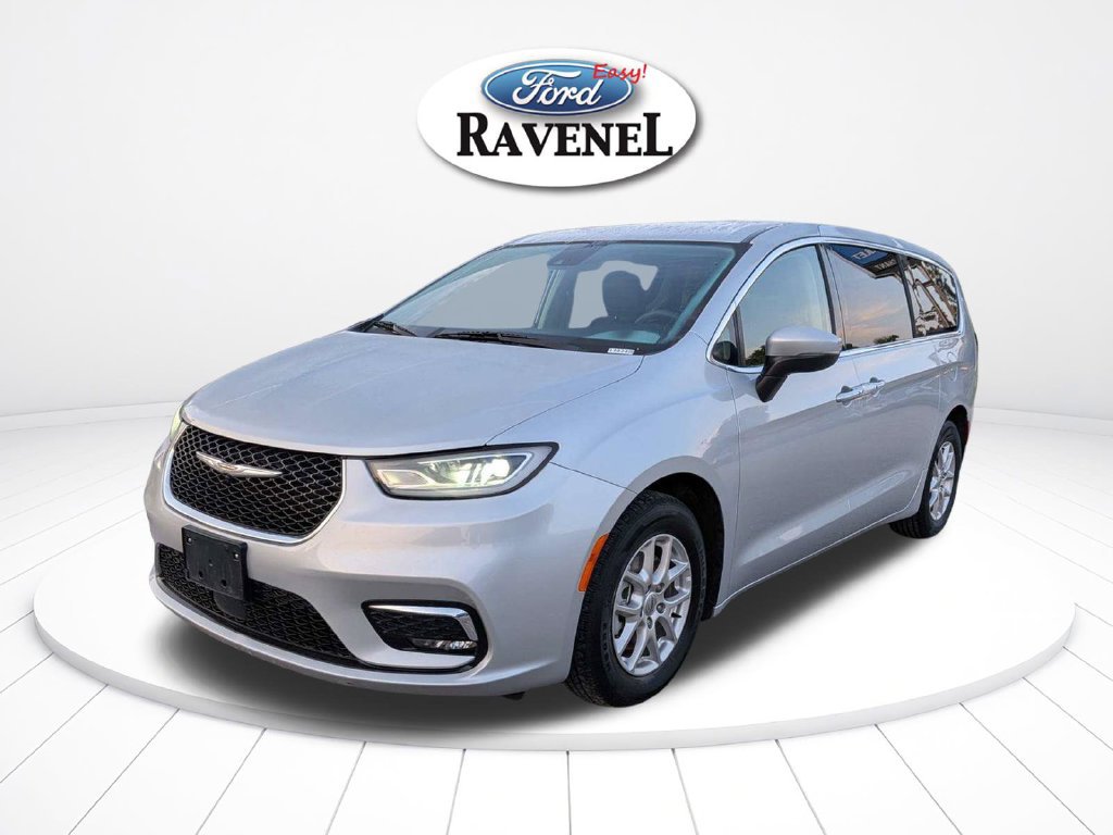Used 2023 Chrysler Pacifica Touring-L FWD image 8