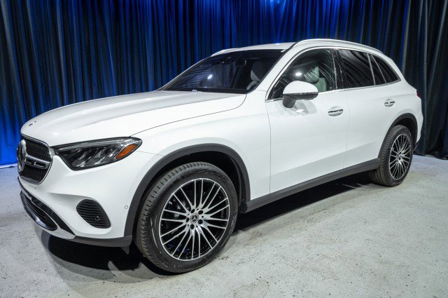 New 2025 Mercedes-Benz GLC 300