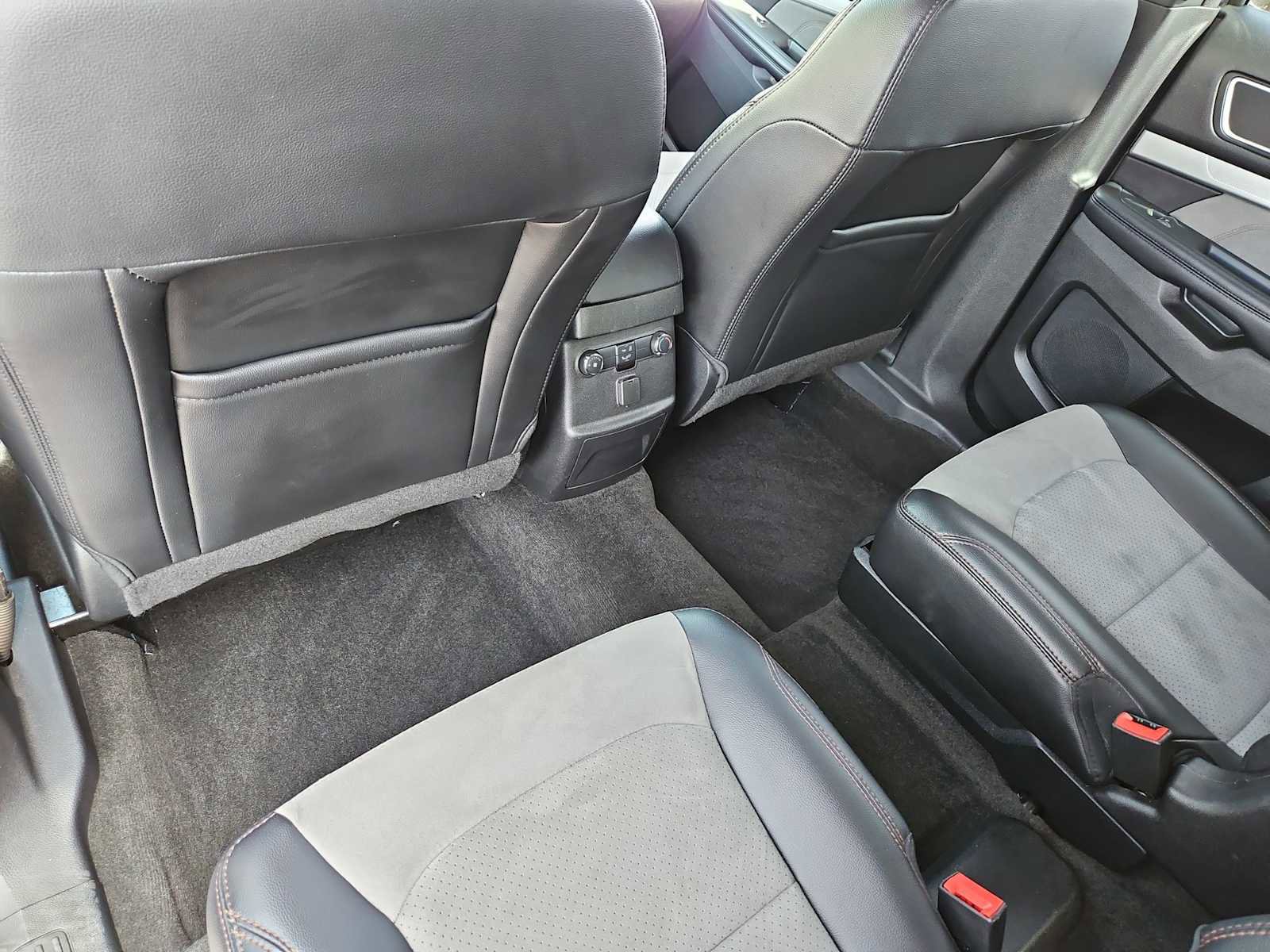 Used 2017 Ford Explorer XLT w/ Equipment Group 202A image 18