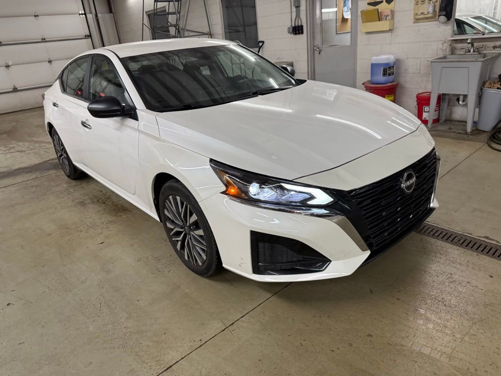 Used 2024 Nissan Altima 2.5 SV image 7