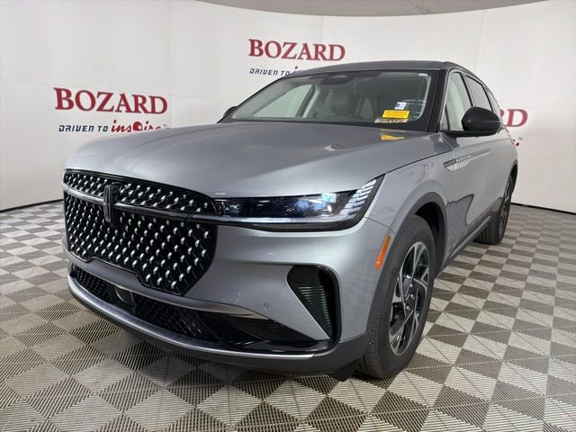 Used 2025 Lincoln Nautilus Premier image 4