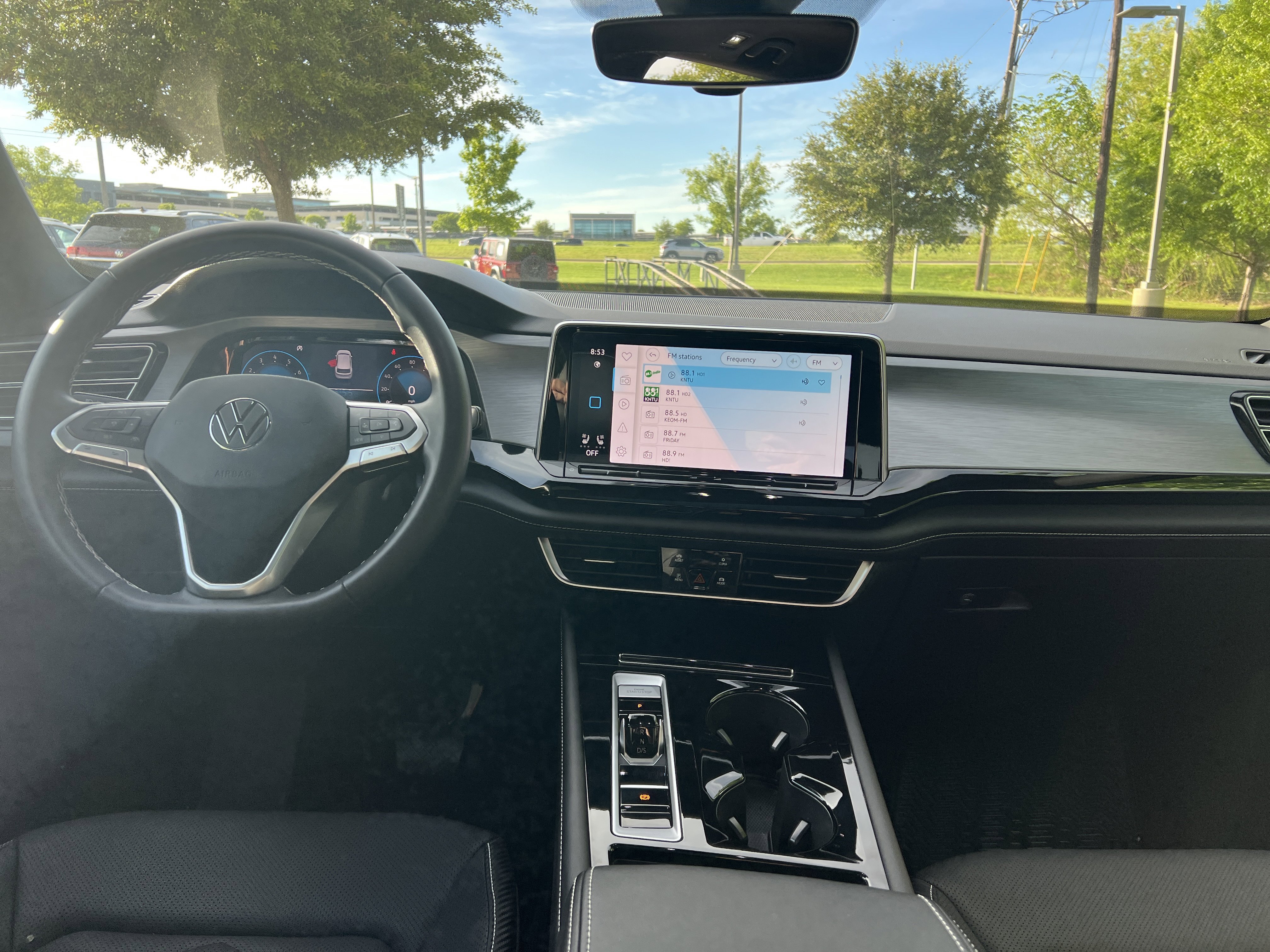 Certified 2025 Volkswagen Atlas Cross Sport SE w/ Panoramic Sunroof Package FWD image 25