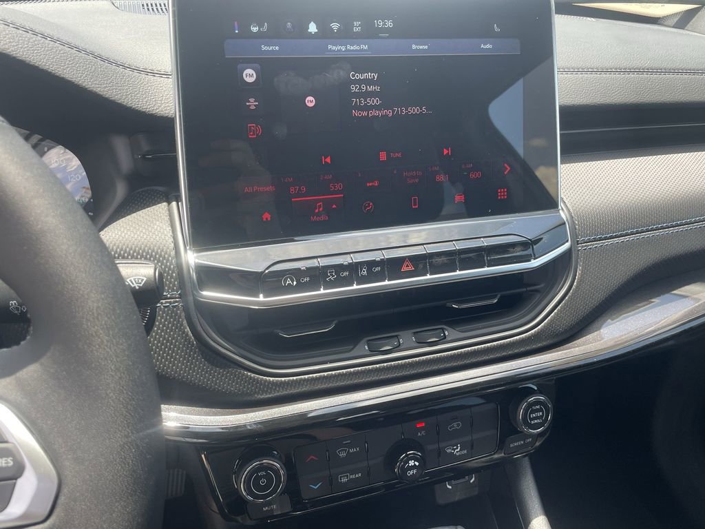 New 2025 Jeep Compass Latitude w/ Altitude Special Edition AWD/4WD image 22