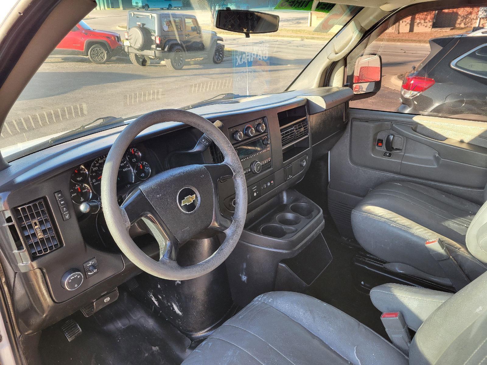 Used 2015 Chevrolet Express 2500 image 4
