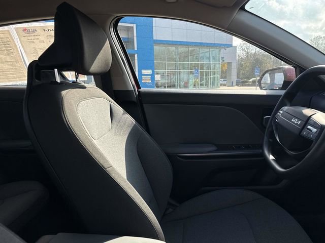 Used 2025 Kia K4 LXS image 12