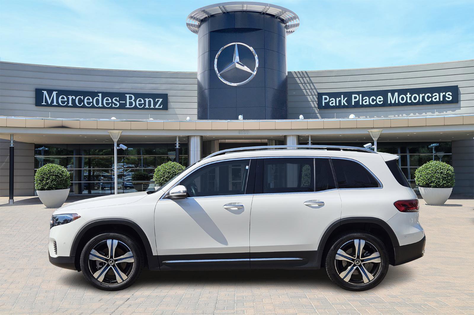 Certified 2023 Mercedes-Benz EQB 350 4MATIC SUV image 3