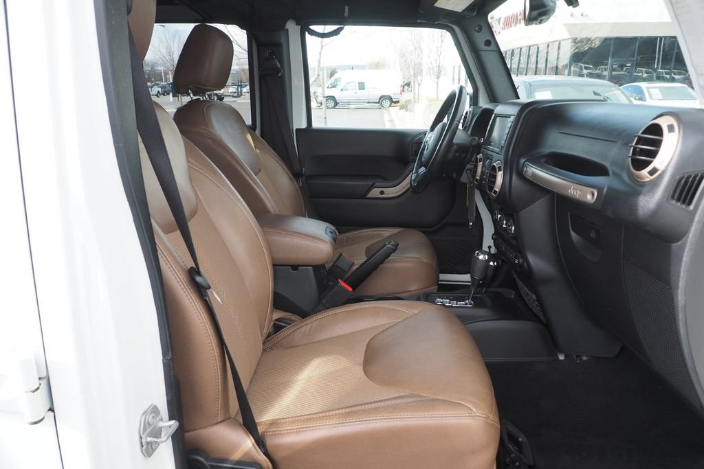 Used 2017 Jeep Wrangler Unlimited Sahara AWD/4WD image 19