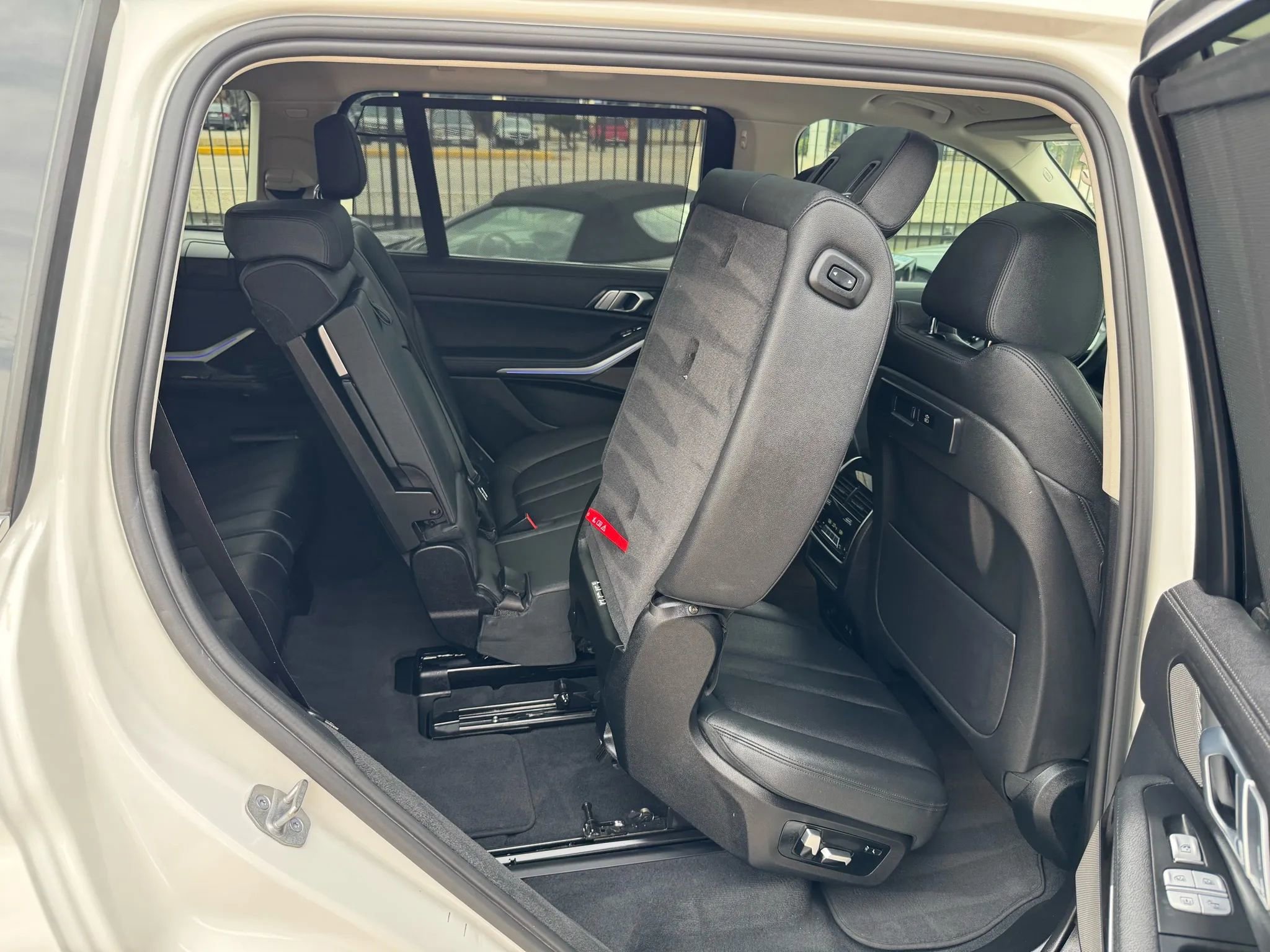 Used 2021 BMW X7 xDrive40i w/ Premium Package image 26