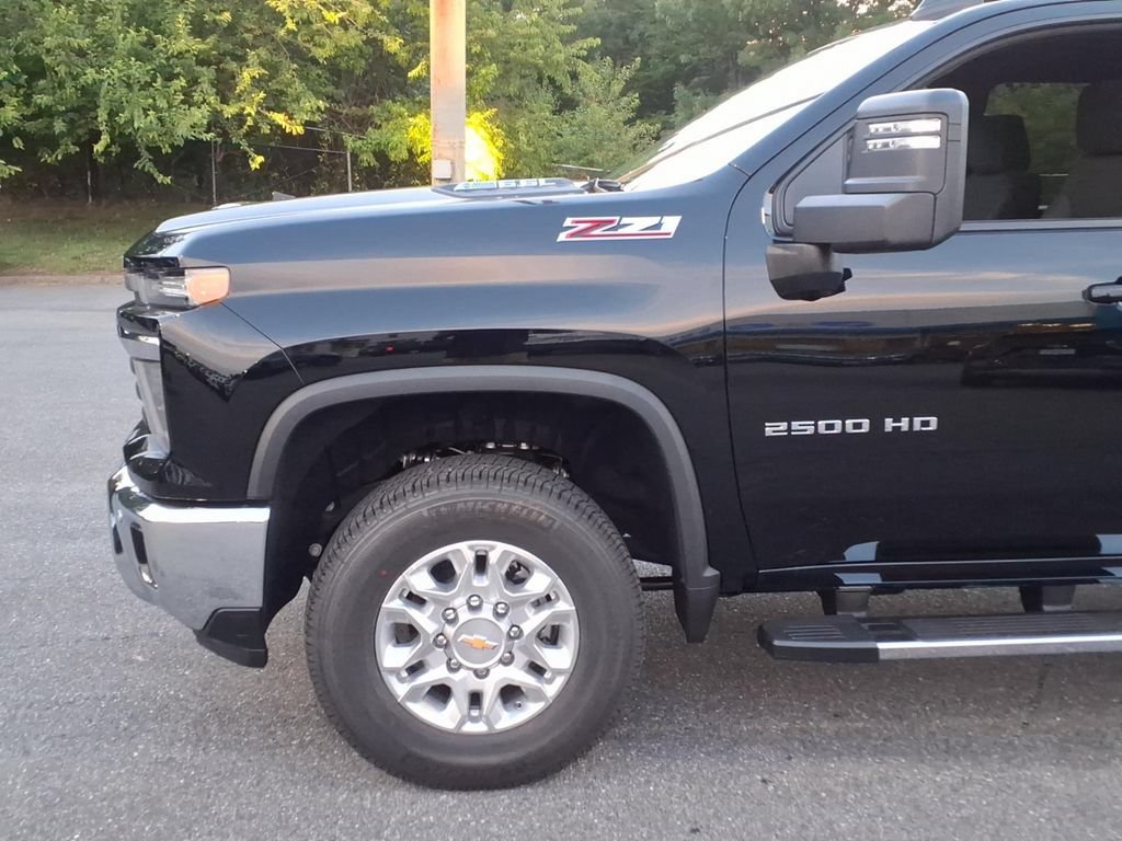 New 2026 Chevrolet Silverado 2500 LT w/ All Star Edition AWD/4WD image 7