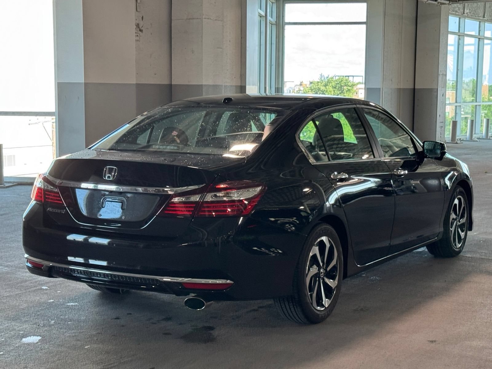 Used 2017 Honda Accord EX-L image 10