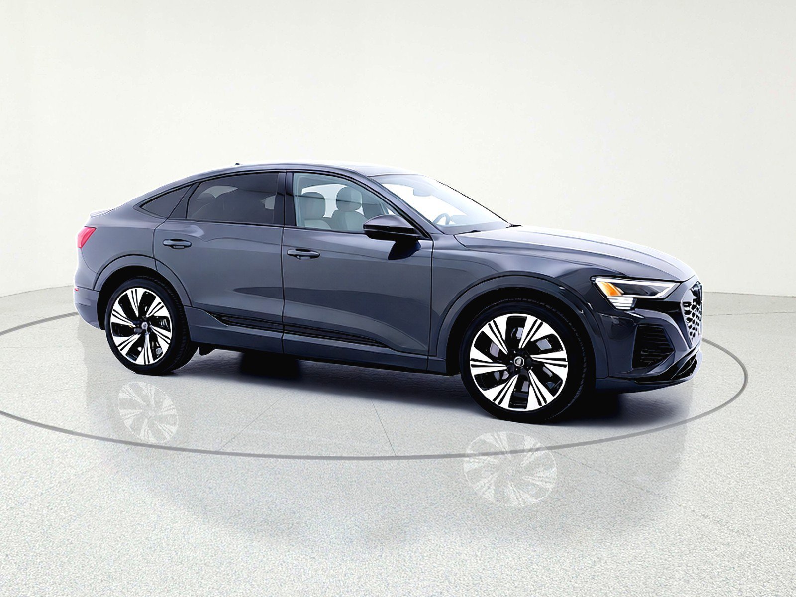 Used 2024 Audi Q8 e-tron Prestige w/ Prestige Package image 9