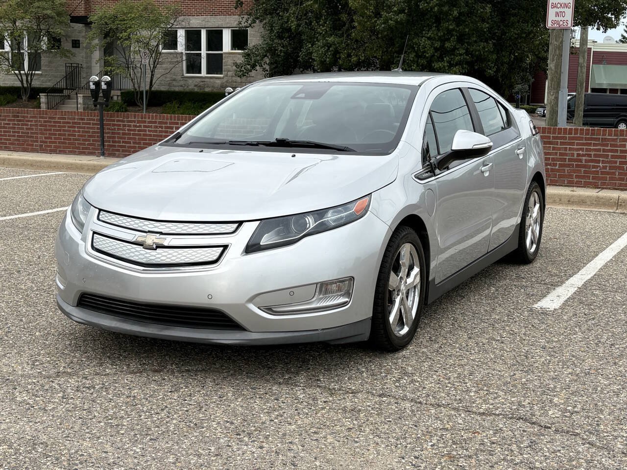 Used 2014 Chevrolet Volt Premium w/ Premium Trim Package FWD image 2