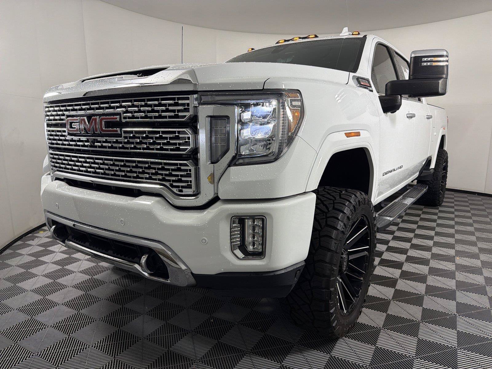 Used 2020 GMC Sierra 2500 Denali w/ Denali Ultimate Package AWD/4WD image 3