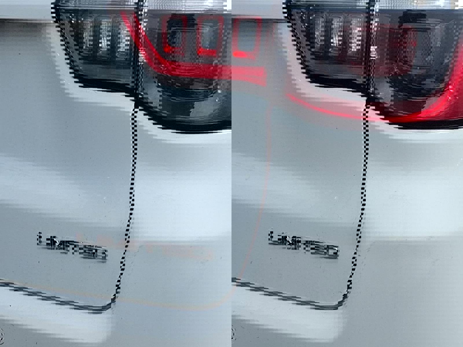 Used 2024 Jeep Compass Limited image 8