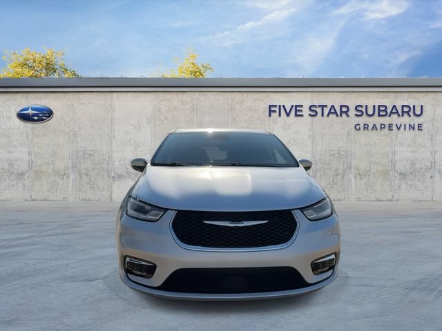 Used 2023 Chrysler Pacifica Touring-L FWD image 3