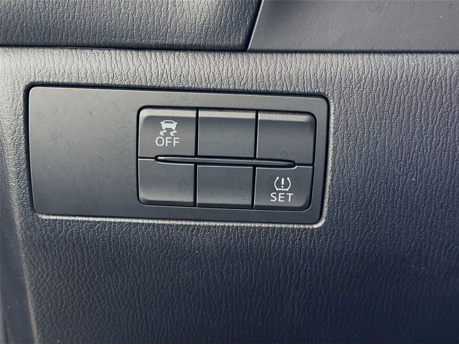 Used 2017 MAZDA MAZDA3 Grand Touring image 10