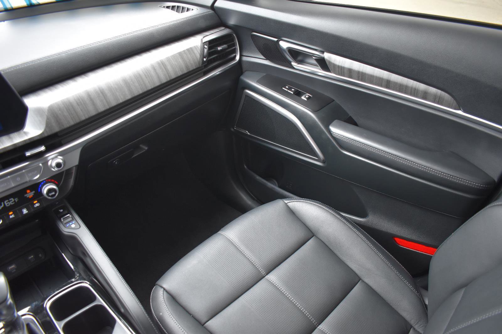 Used 2025 Kia Telluride EX w/ EX Captain's Chair Package FWD image 22