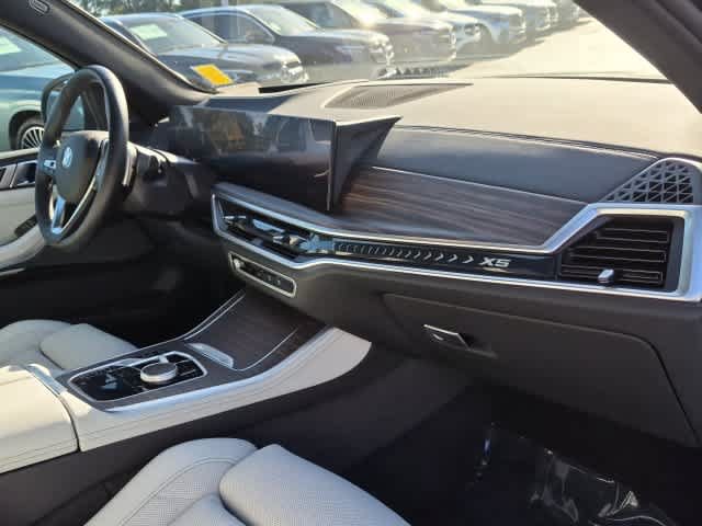 Used 2025 BMW X5 xDrive40i w/ Premium Package AWD/4WD image 22