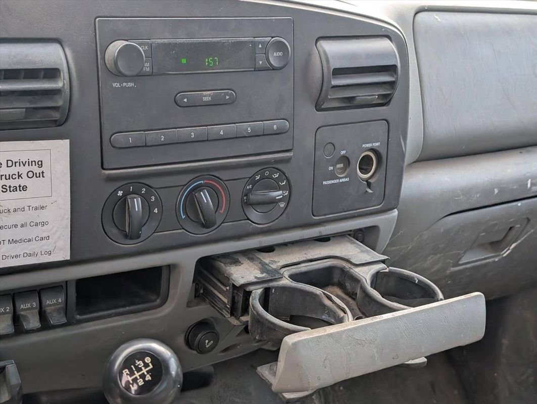 Used 2005 Ford F450 2WD Regular Cab Super Duty image 40