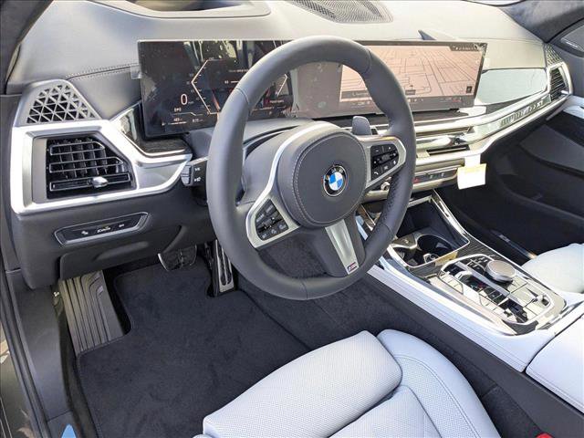 Used 2025 BMW X7 xDrive40i w/ M Sport Package image 3