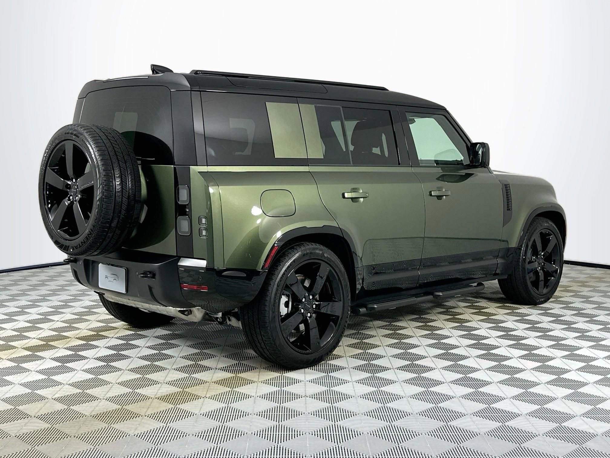 Used 2026 Land Rover Defender 110 X-Dynamic SE image 5
