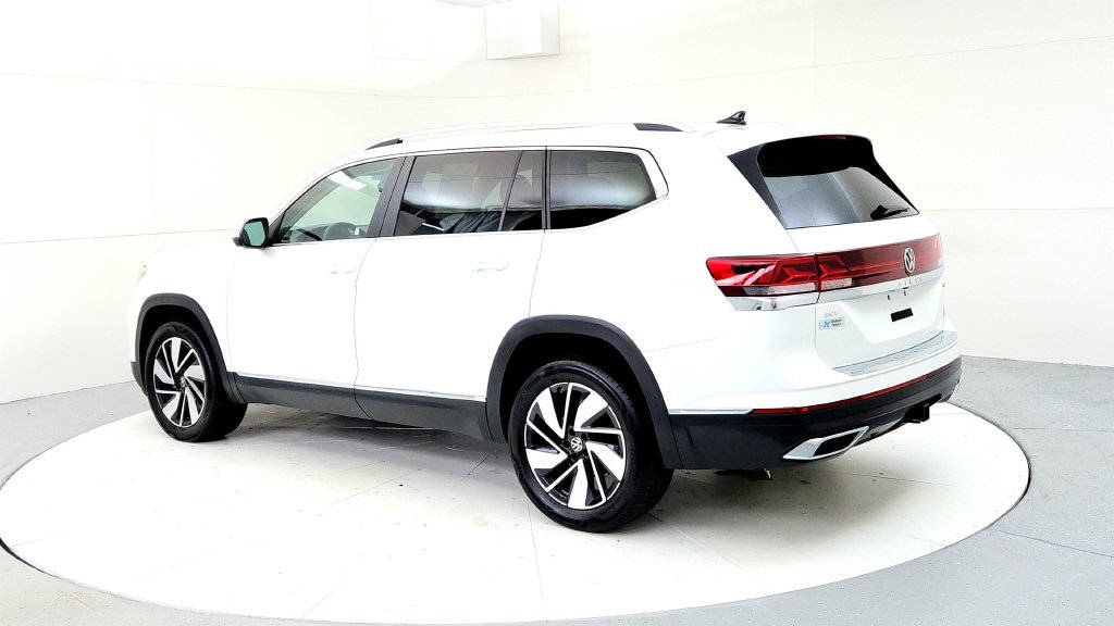 Used 2024 Volkswagen Atlas SEL AWD/4WD image 4