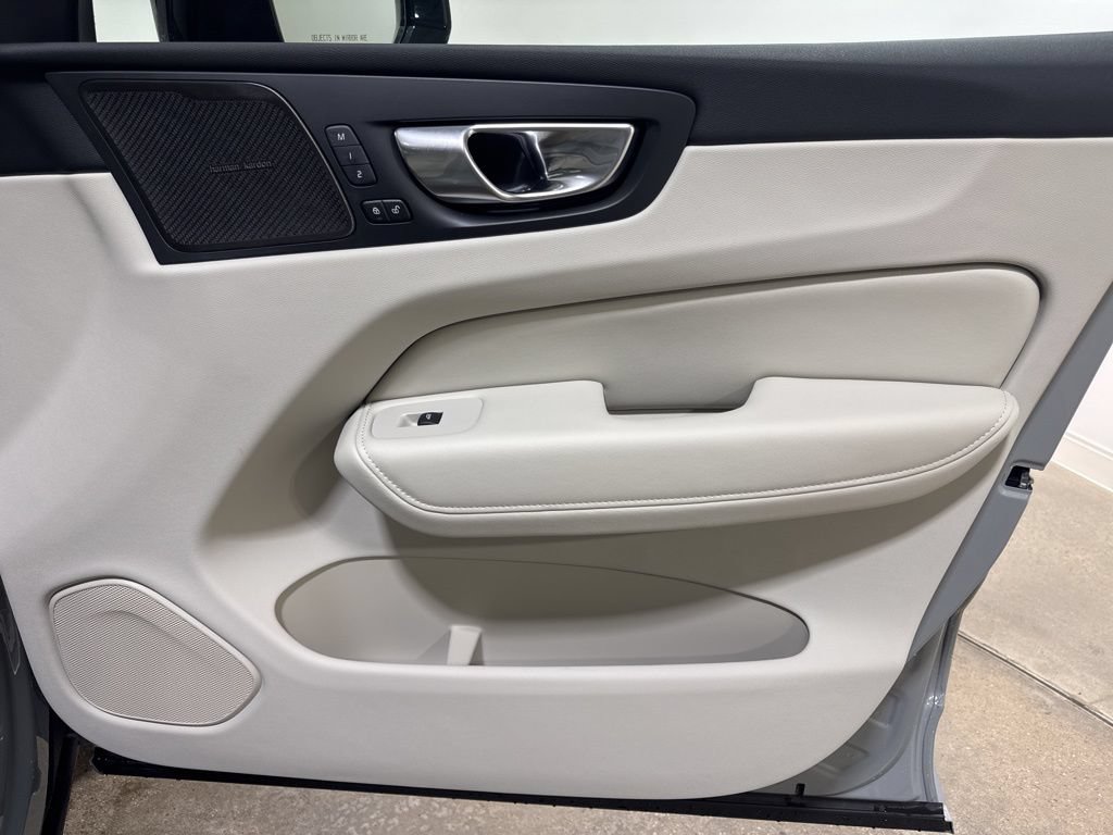 New 2026 Volvo XC60 B5 Ultra w/ Protection Package Premier AWD/4WD image 26
