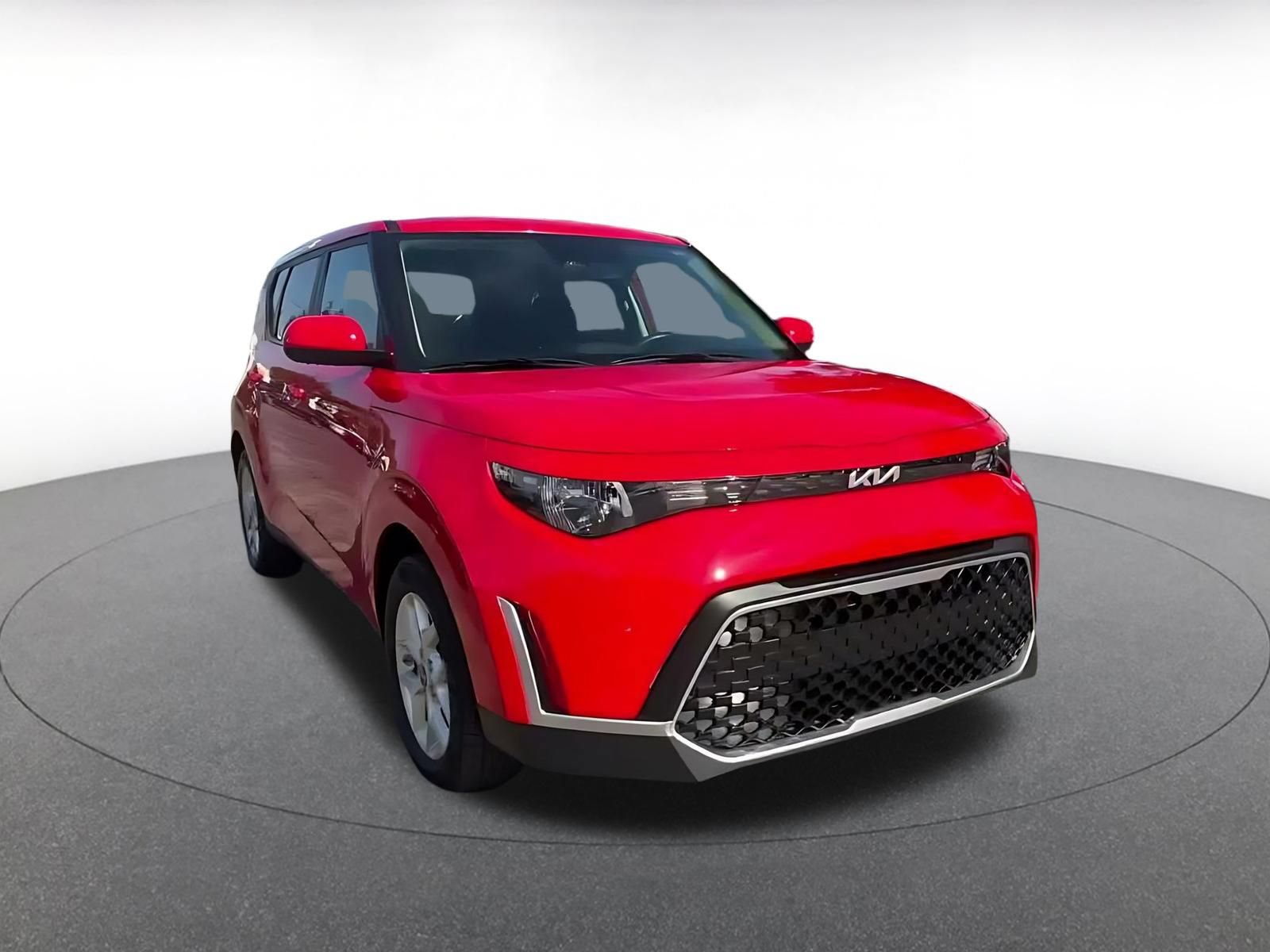 Used 2025 Kia Soul LX w/ LX Technology Package FWD image 2