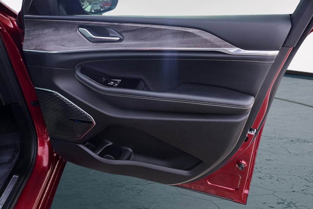 Used 2022 Jeep Grand Cherokee Overland image 32