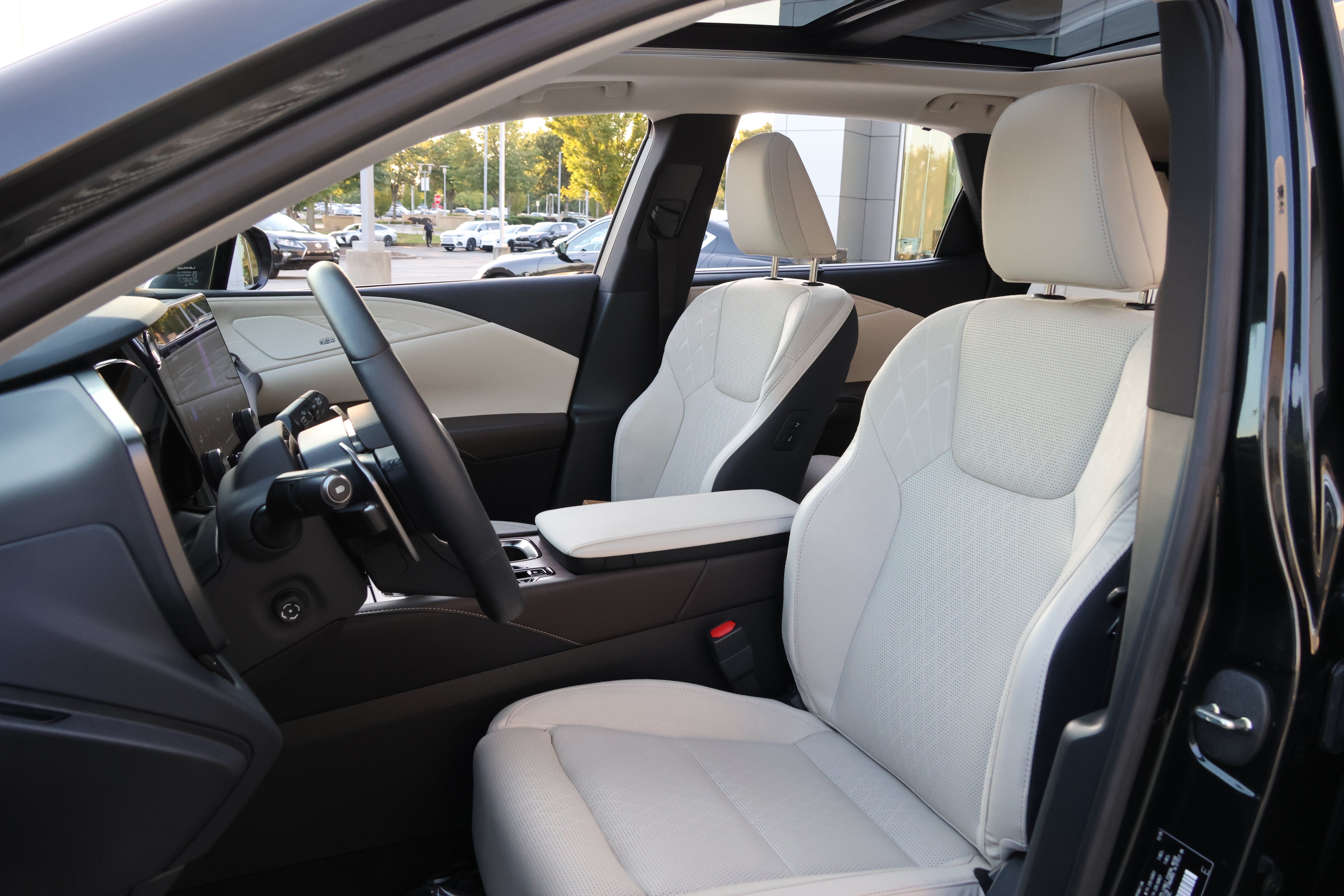 Certified 2026 Lexus RX 450h AWD w/ Convenience Package image 35