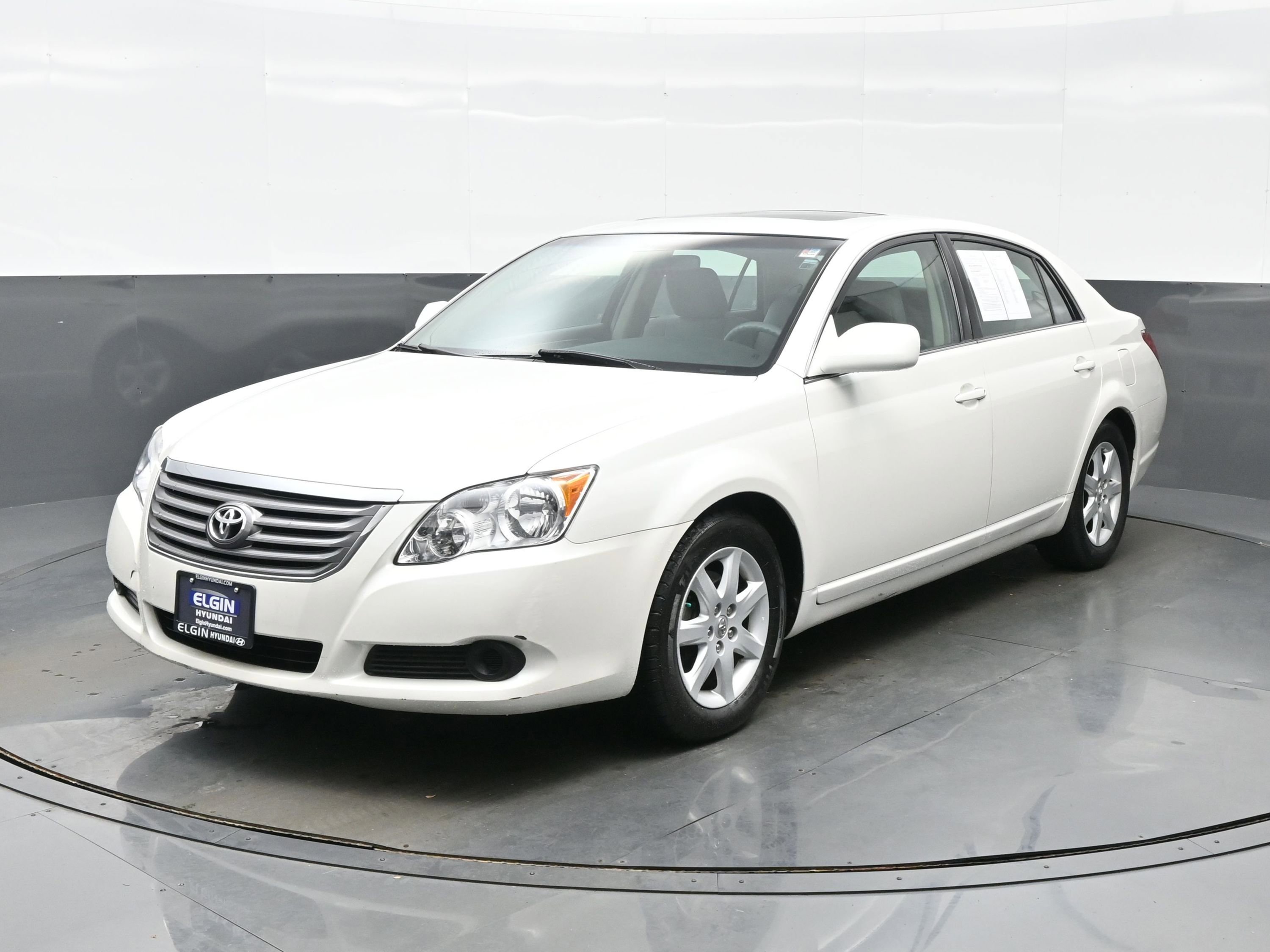 Used 2010 Toyota Avalon XL FWD image 2