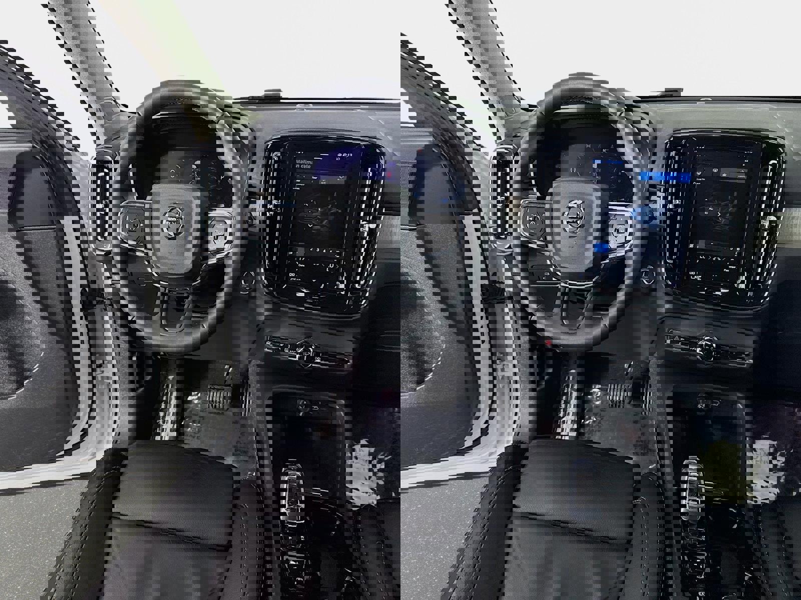 Used 2023 Volvo XC40 B4 Plus w/ Driver Assist Package image 25