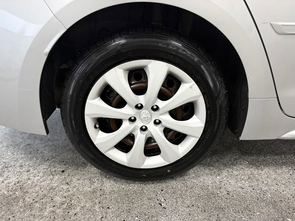 Used 2021 Toyota Corolla LE image 26