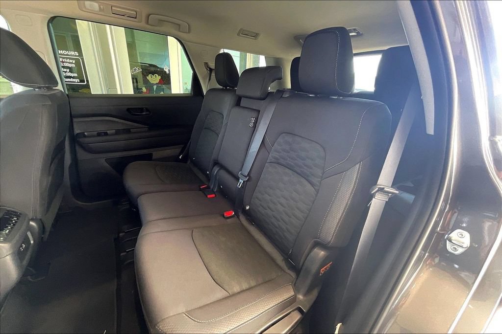 Used 2025 Nissan Pathfinder SV AWD/4WD image 25
