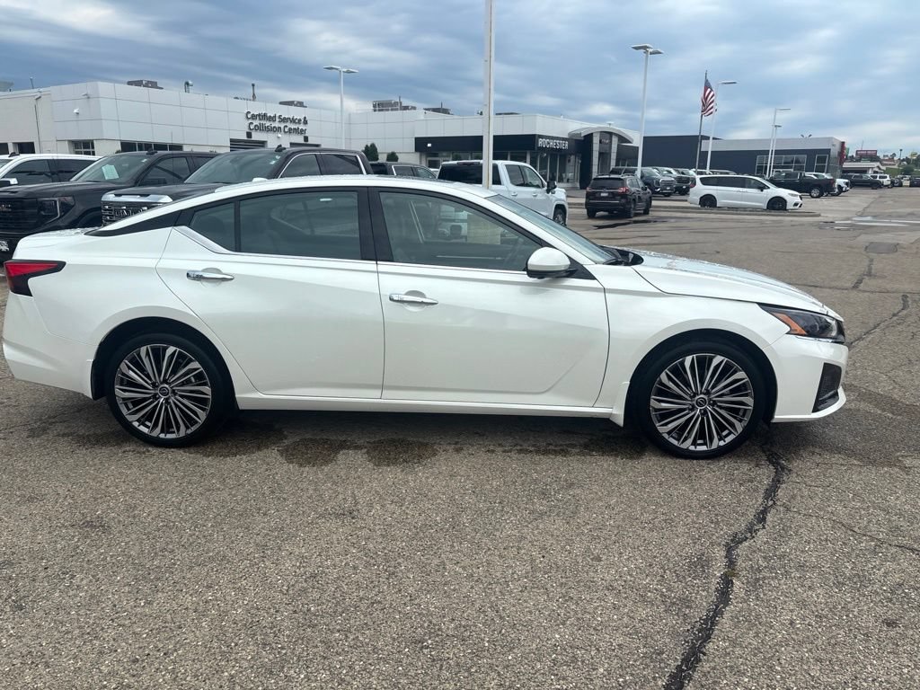 Used 2024 Nissan Altima 2.5 SL AWD/4WD image 4