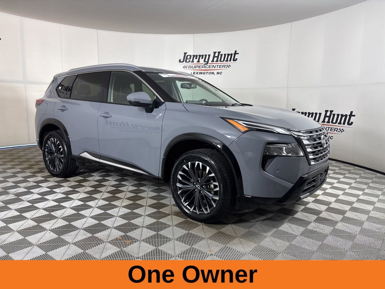 Used 2025 Nissan Rogue Platinum image 4