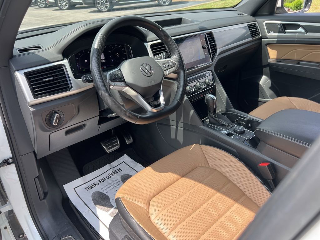Certified 2022 Volkswagen Atlas Cross Sport SEL Premium R-Line AWD/4WD image 14
