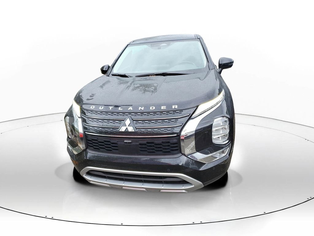 Used 2023 Mitsubishi Outlander SE Black Edition image 2