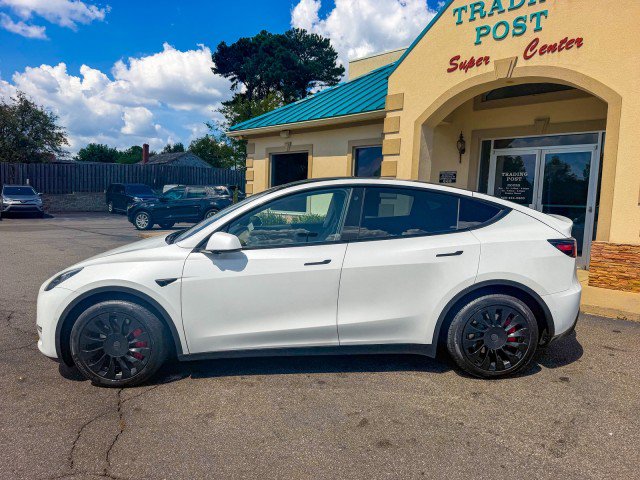 Used 2021 Tesla Model Y Long Range AWD/4WD image 24