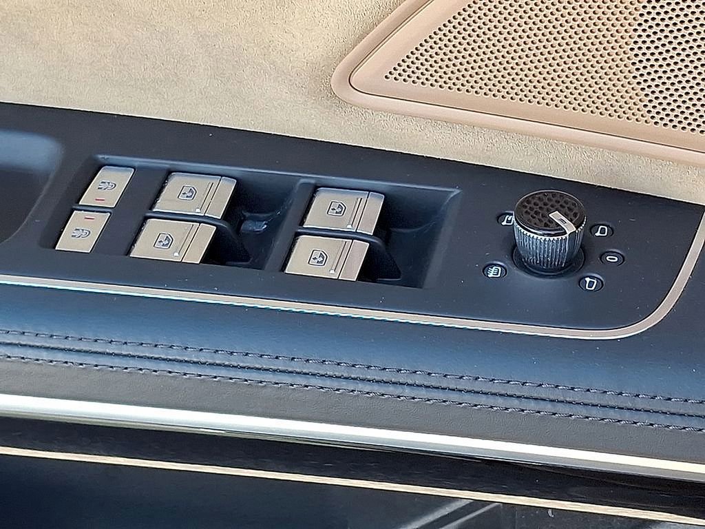 Used 2020 Audi S8 L w/ S8 Executive Package image 22