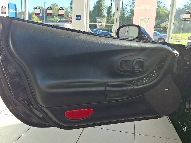 Used 2001 Chevrolet Corvette Convertible w/ Preferred Equipment Group2 RWD image 11