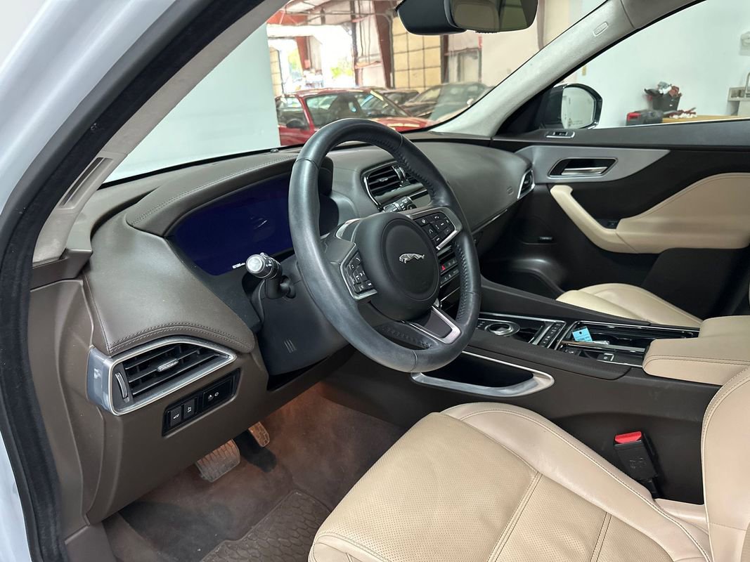 Used 2020 Jaguar F-PACE Prestige image 8