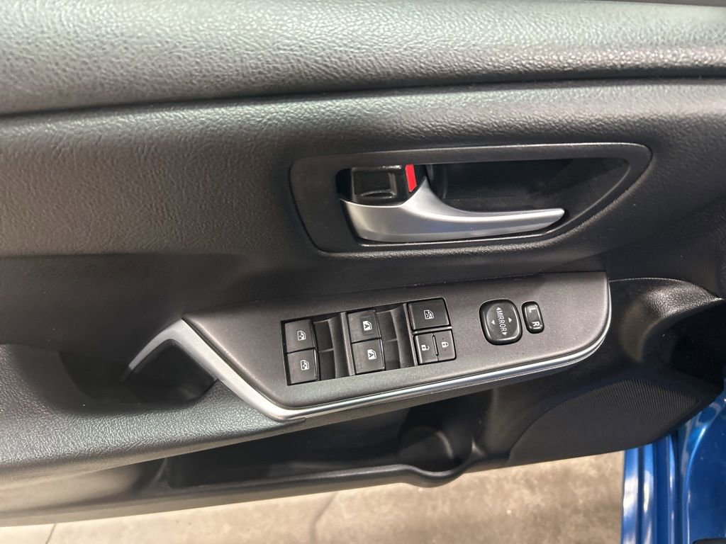 Used 2017 Toyota Camry SE image 10