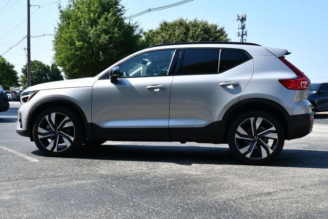 Certified 2023 Volvo XC40 B5 Plus w/ Driver Assist Package AWD/4WD image 4