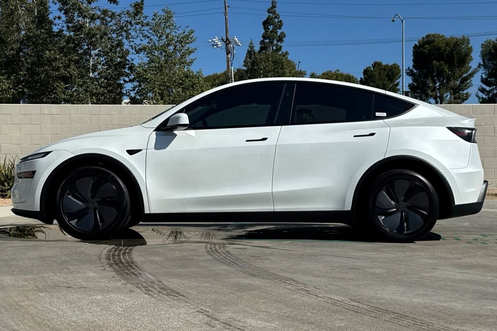 Used 2026 Tesla Model Y Long Range AWD/4WD image 9