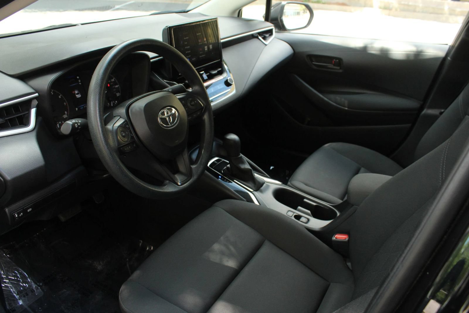 Used 2024 Toyota Corolla LE FWD image 13