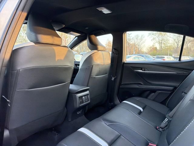 Used 2025 Toyota Camry SE image 13