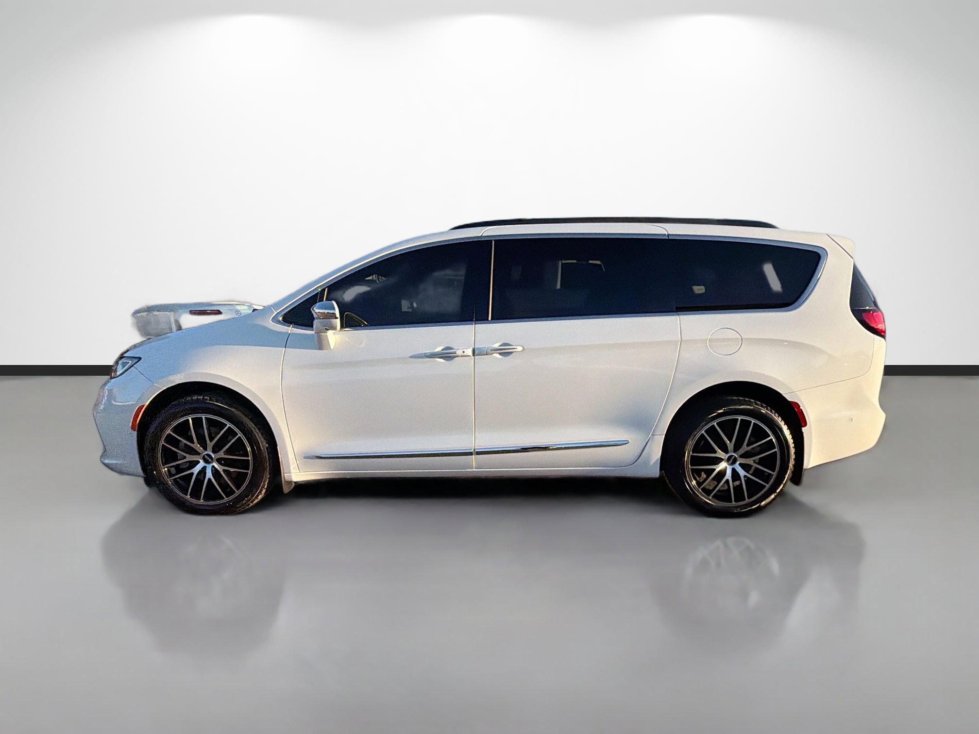 Used 2022 Chrysler Pacifica Limited image 6