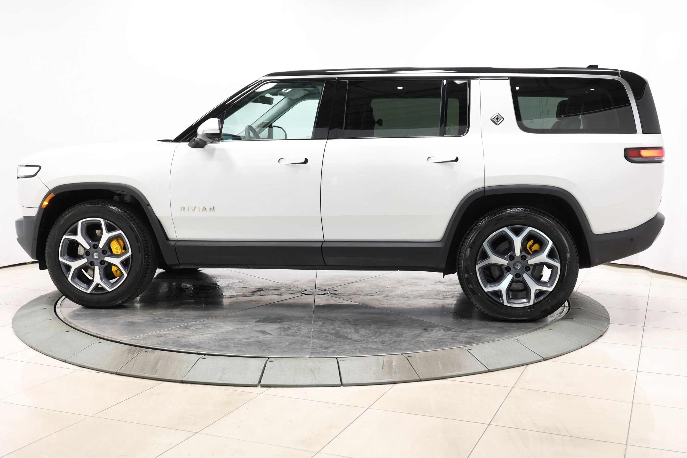 Used 2024 Rivian R1S Adventure Quad AWD/4WD image 9